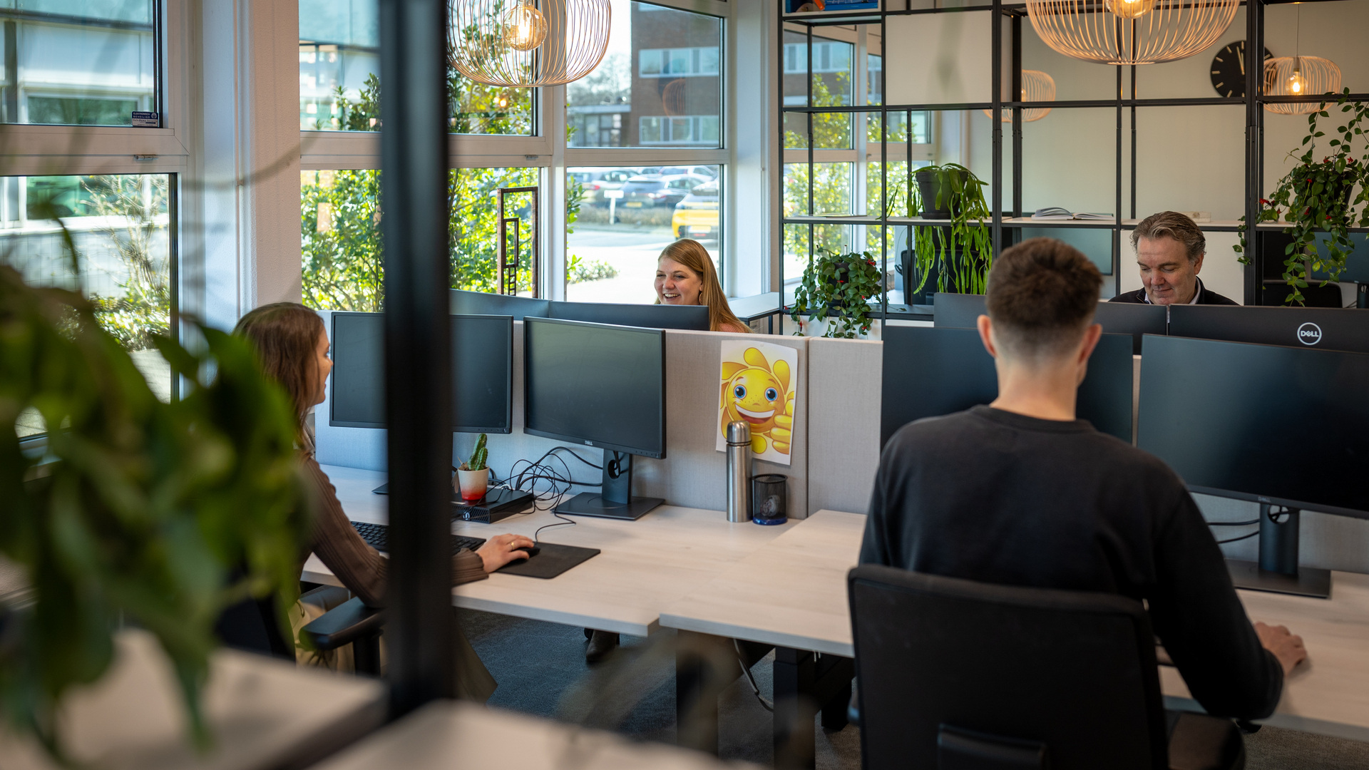 Mensen aan het werk bij een arbodienst