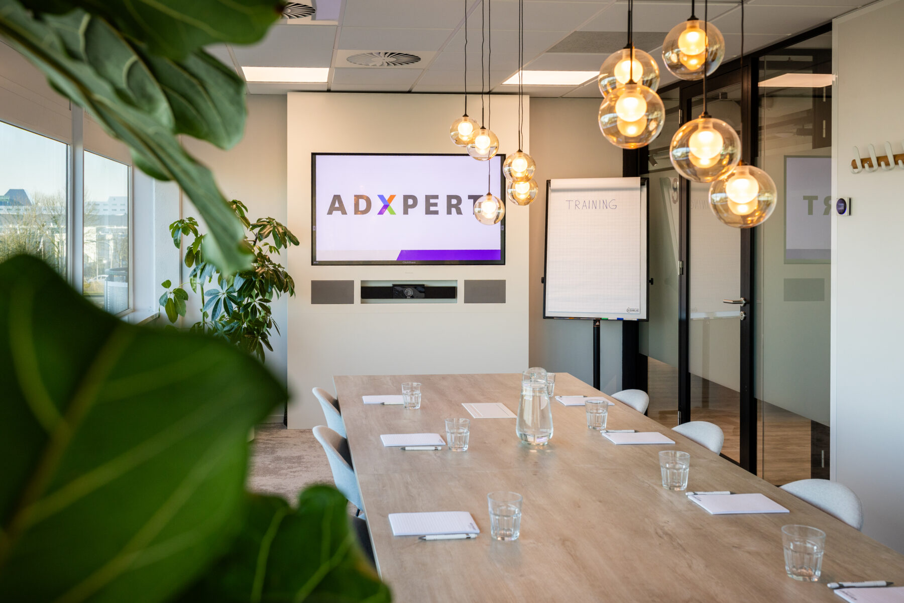 Professionele trainingsruimte van ADXpert voor de training omgaan met psychisch verzuim, herstel en re-integratie van medewerkers.